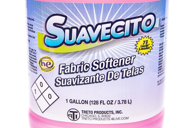 Suavecito Fabric Softner " Fresh Scent" / Suavizante de Telas "Fragancia fresca" 4/1 Gal (Zacagrasa)