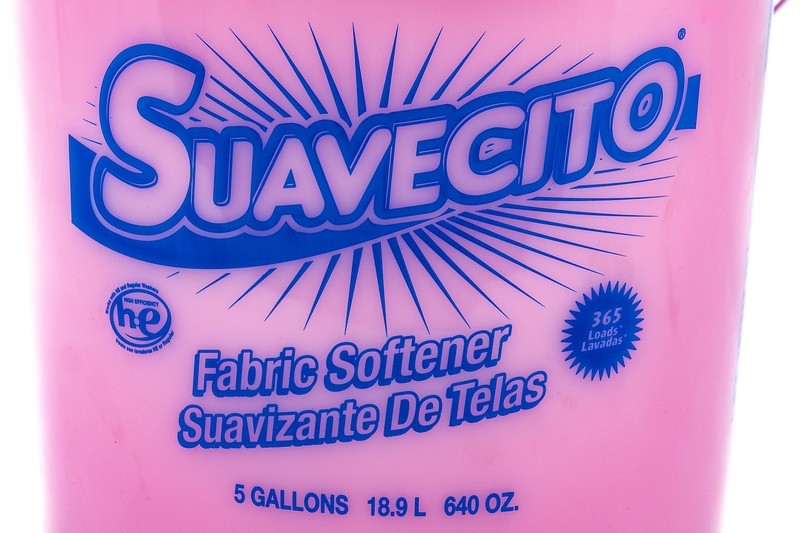 Suavecito Fabric Softner " Fresh Scent" / Suavizante de Telas "Fragancia fresca" 5 Gal. (Zacagrasa)