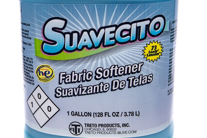 Suavecito Fabric Softner "Downy Scent" / Suavizante de Telas "Fragancia Downy" 4/1 Gal. (Zacagrasa)
