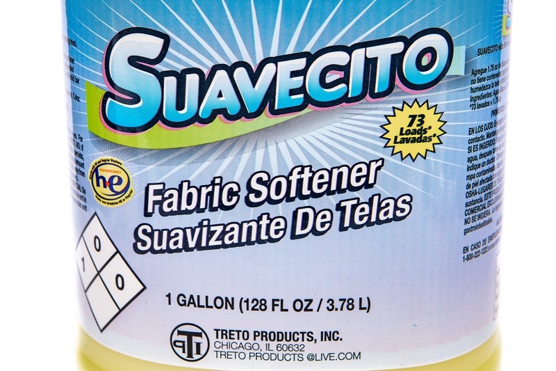 Suavecito Fabric Softner "Snuggle with Vanilla Scent" / Suavizante de Telas "Fragancia Snuggle con vainilla" 4/1 Gal (Zacagrasa)