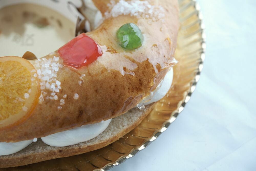 Roscón SIN HUEVO, relleno de nata Roscón SIN HUEVO, relleno de nata