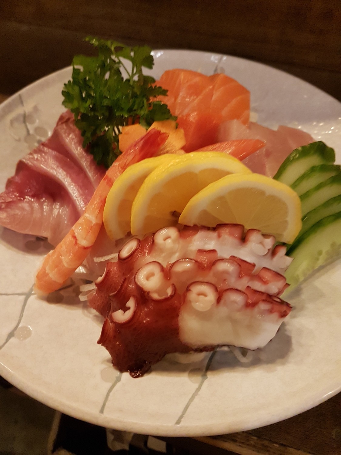 Assorted Sashimi (16 pcs)
