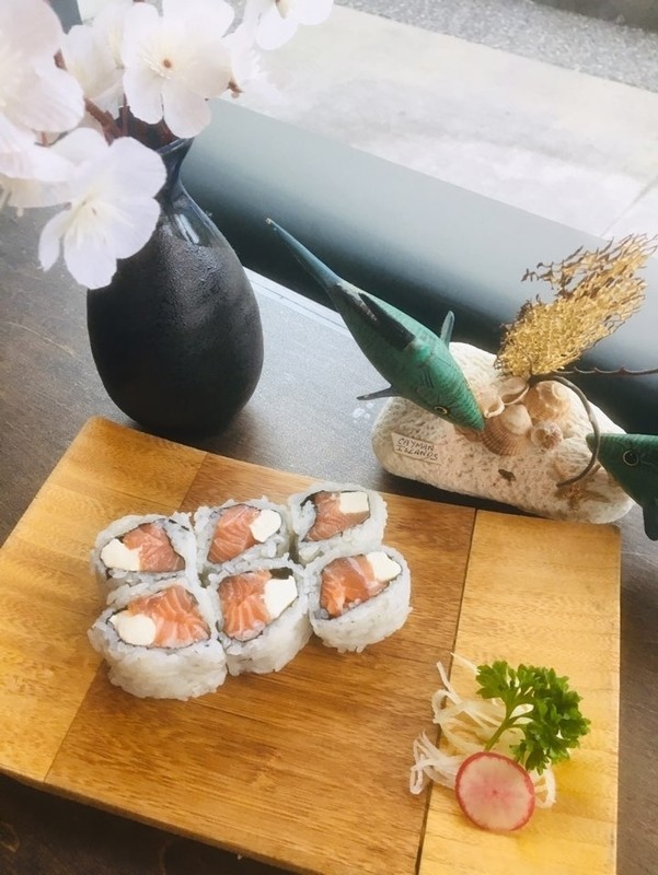 Salmon & Cream Cheese Roll