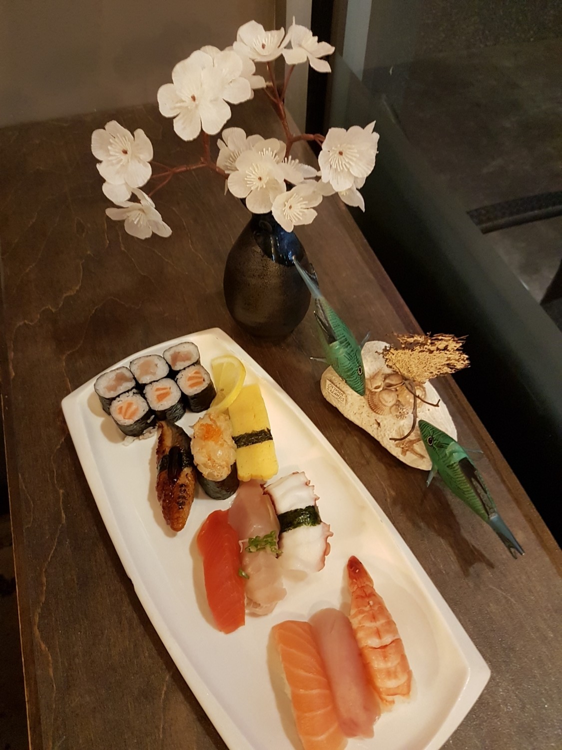 Deluxe Assorted Sushi Combo