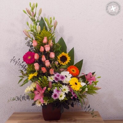 Jardinera alta 12 rosas primaveral