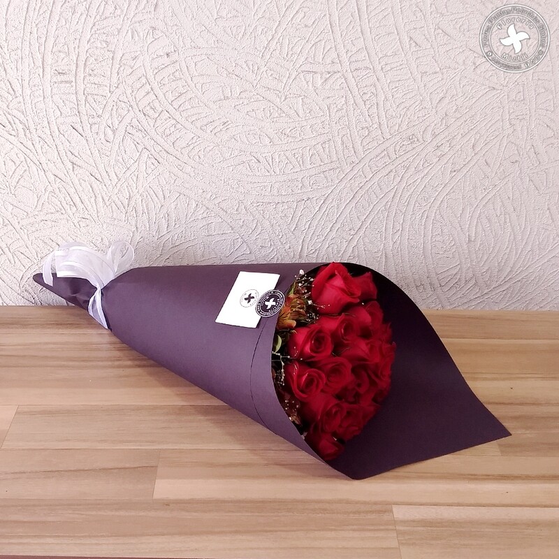 Ramo 24 rosas en cono