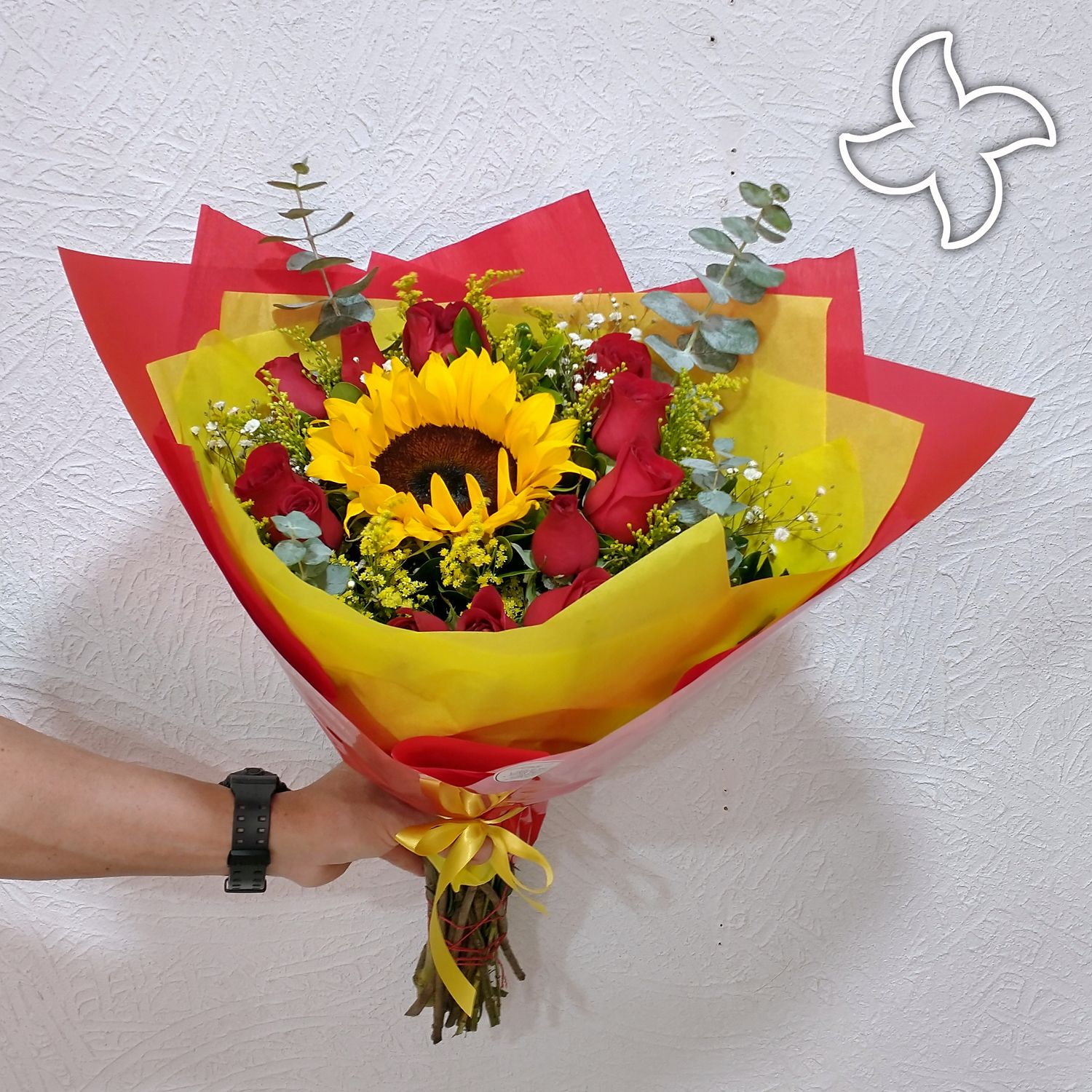 Ramo 1 girasol y 12 rosas