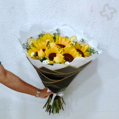 Ramo 10 girasoles y 12 rosas