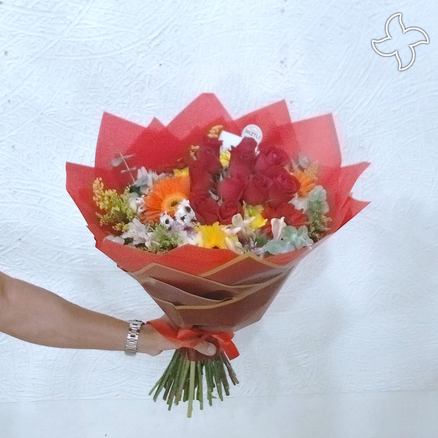 Ramo Mixto con 12 rosas