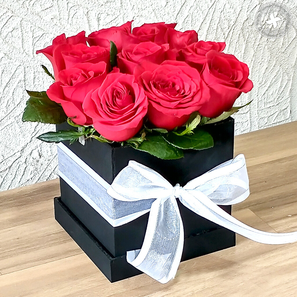 Caja cuadrada 12 rosas