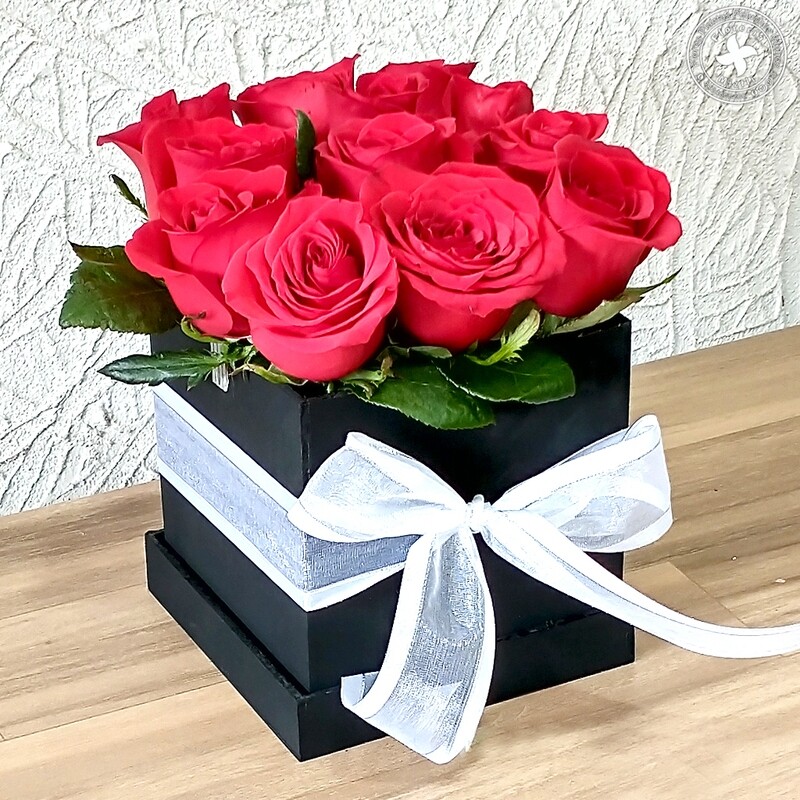 Caja cuadrada 12 rosas