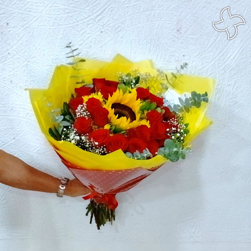 Ramo 1 girasol y 24 rosas
