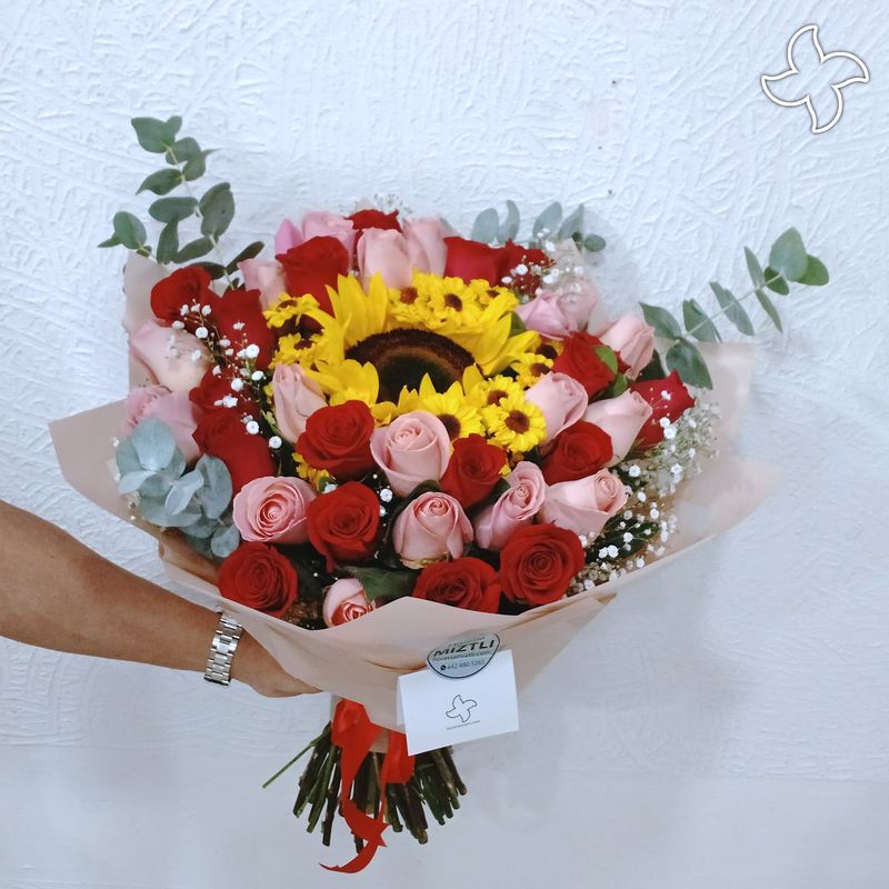 Ramo 1 girasol y 36 rosas