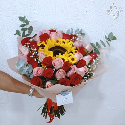 Ramo 1 girasol y 36 rosas