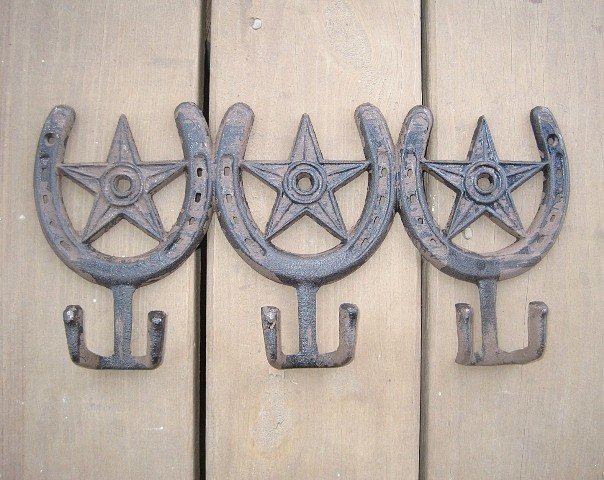 Horseshoes and Stars 3 Double Hooks T5046