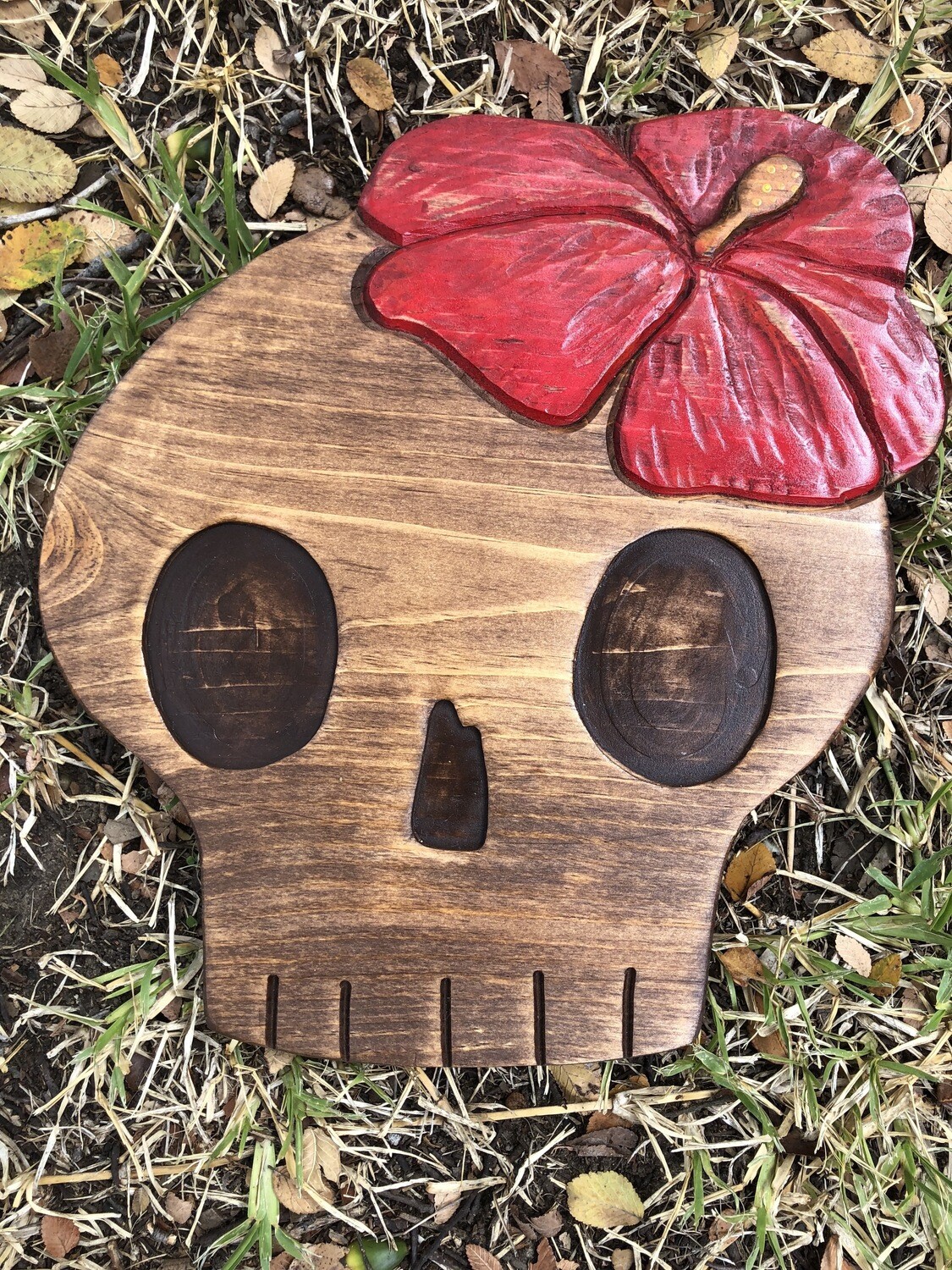 Wood carving: Skull with Hibiscus (2) Wood carving: Skull with Hibiscus (2)