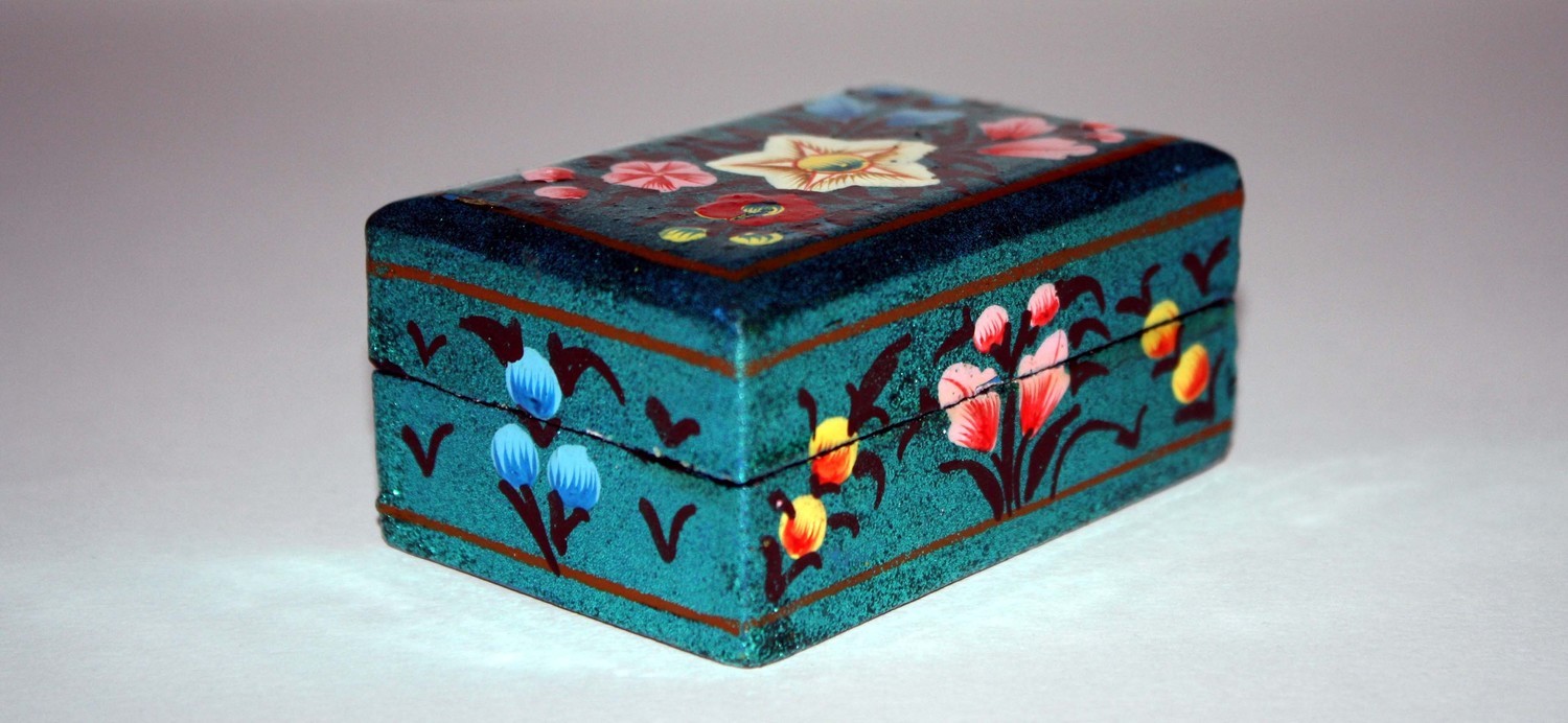 Vintage style earring box