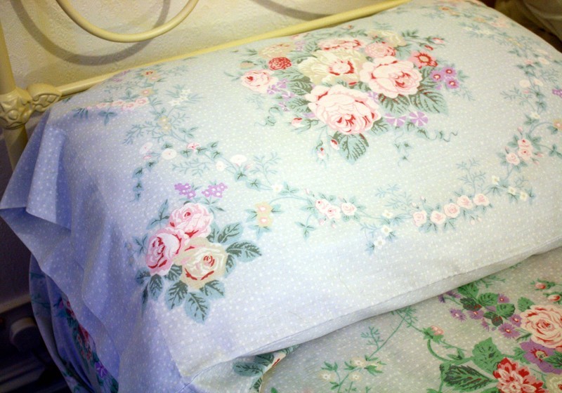 Floral vintage single fitted sheet and pillowcase