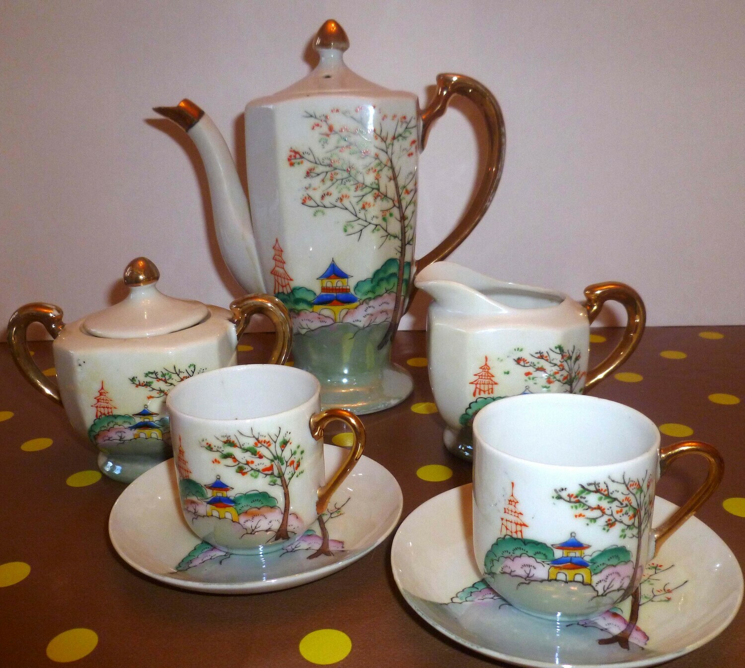 Kitsch vintage demi tasse coffee set