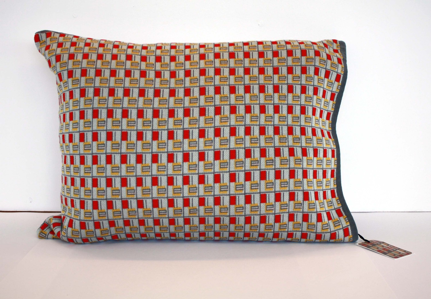 Oversize cushion with duck feather inner