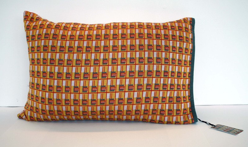 Oversize cushion with duck feather inner