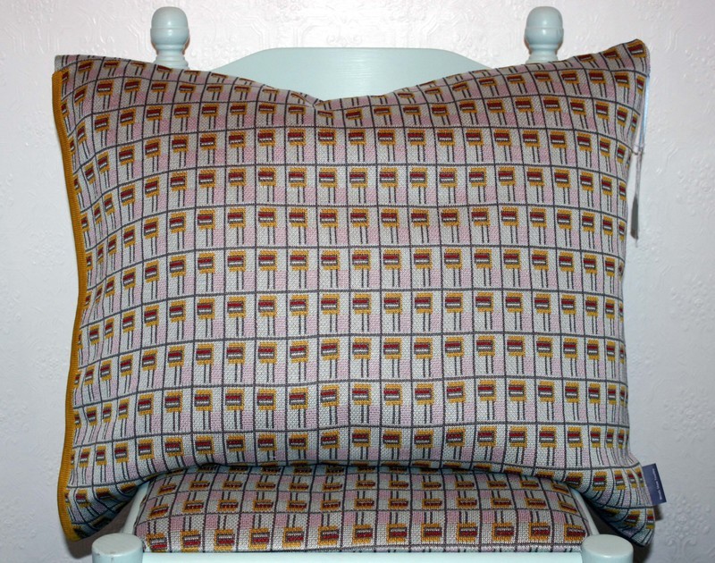 Oversize cushion with duck feather inner