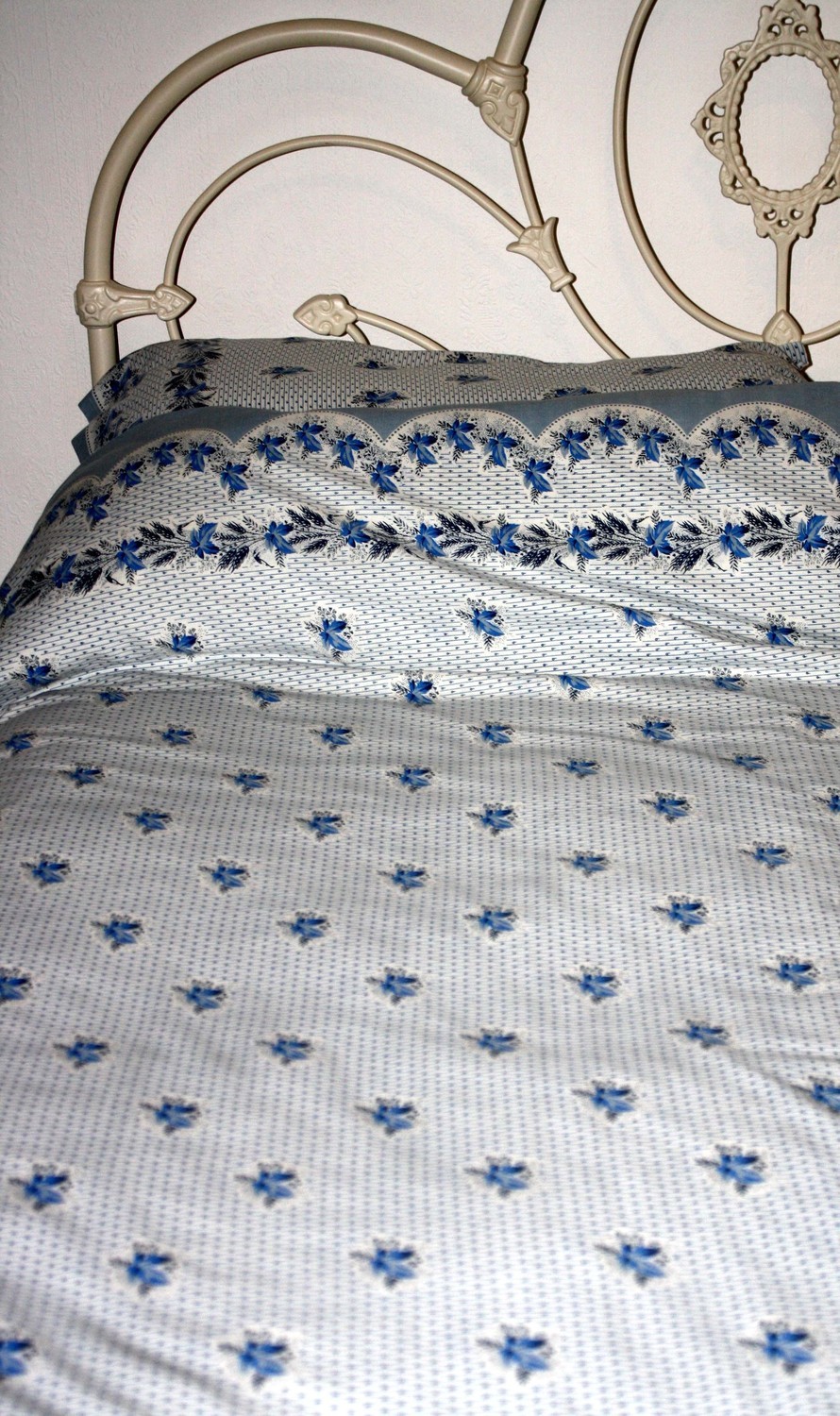 Vintage chambray leaf design single duvet set