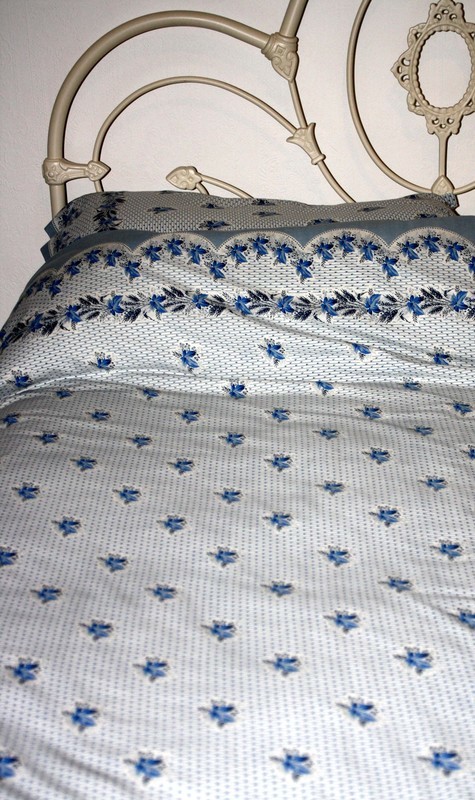 Vintage chambray leaf design single duvet set
