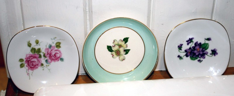 Set of floral wall plates/ jewellery dishes