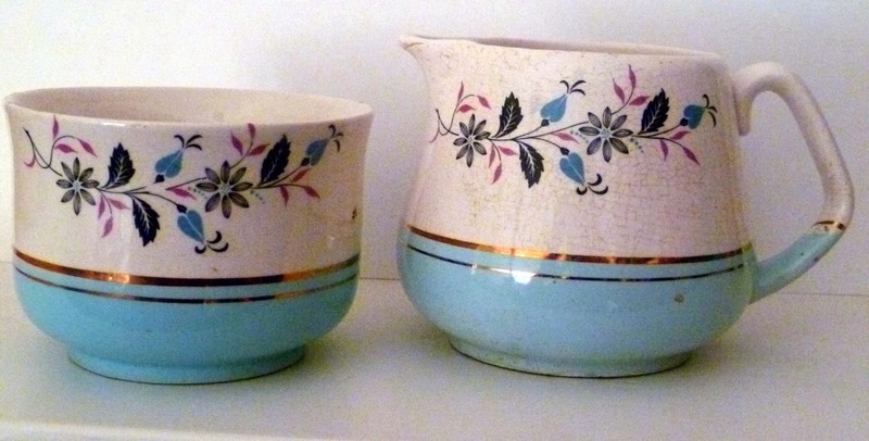 1950&#39;s vintage creamer and sugar bowl set