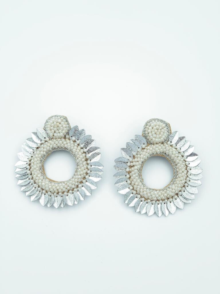 Aster white earrings