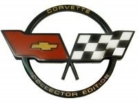 EMBLEM-FUEL DOOR-CROSS FLAG-COLLECTOR&#39;S EDITION-GM RESTORATION-82 (#E3798)