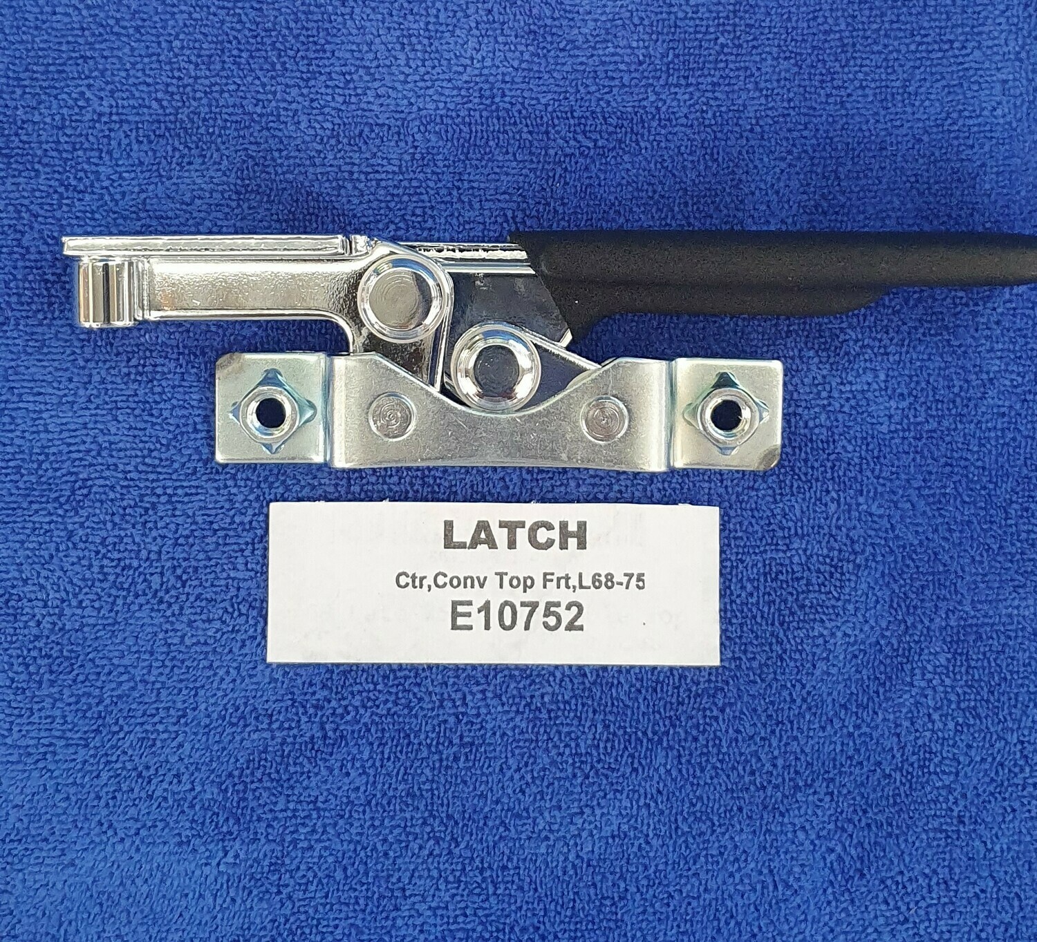 LATCH-CONVERTIBLE-FRONT-CENTER-L68-75 (#E10752)