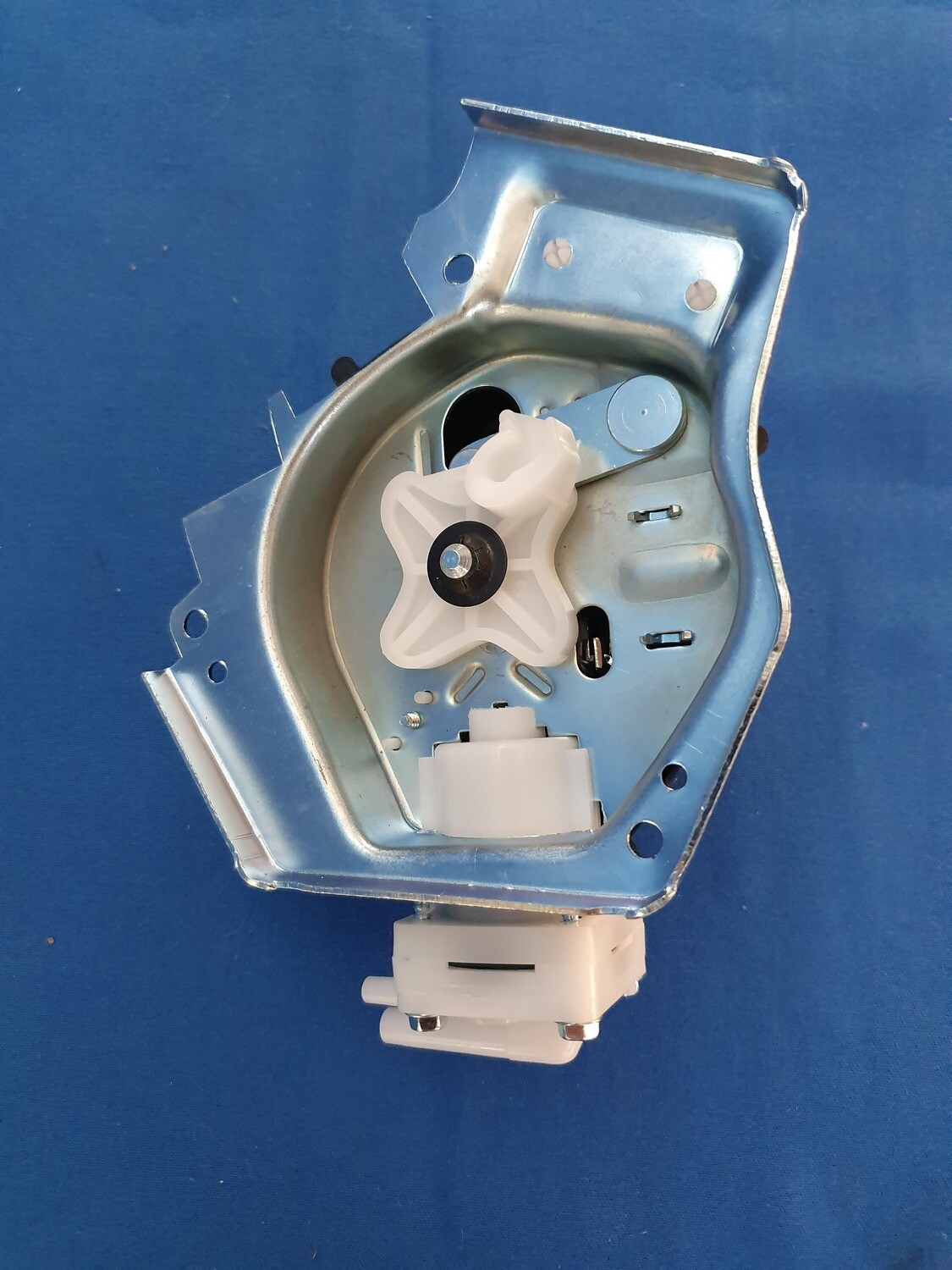 PUMP-WINDSHIELD WASHER-90 DEGREE-3 PORT-68-69 (#E8839)