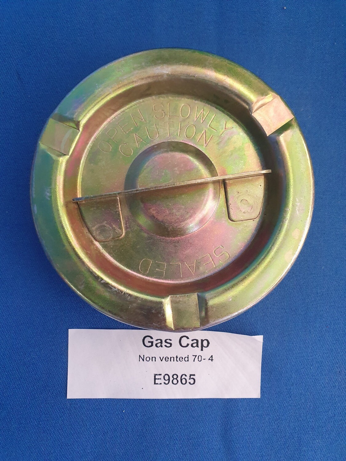 CAP-GAS-NON VENTED-ORIGINAL STYLE-70-74 (#E9865)  4D6