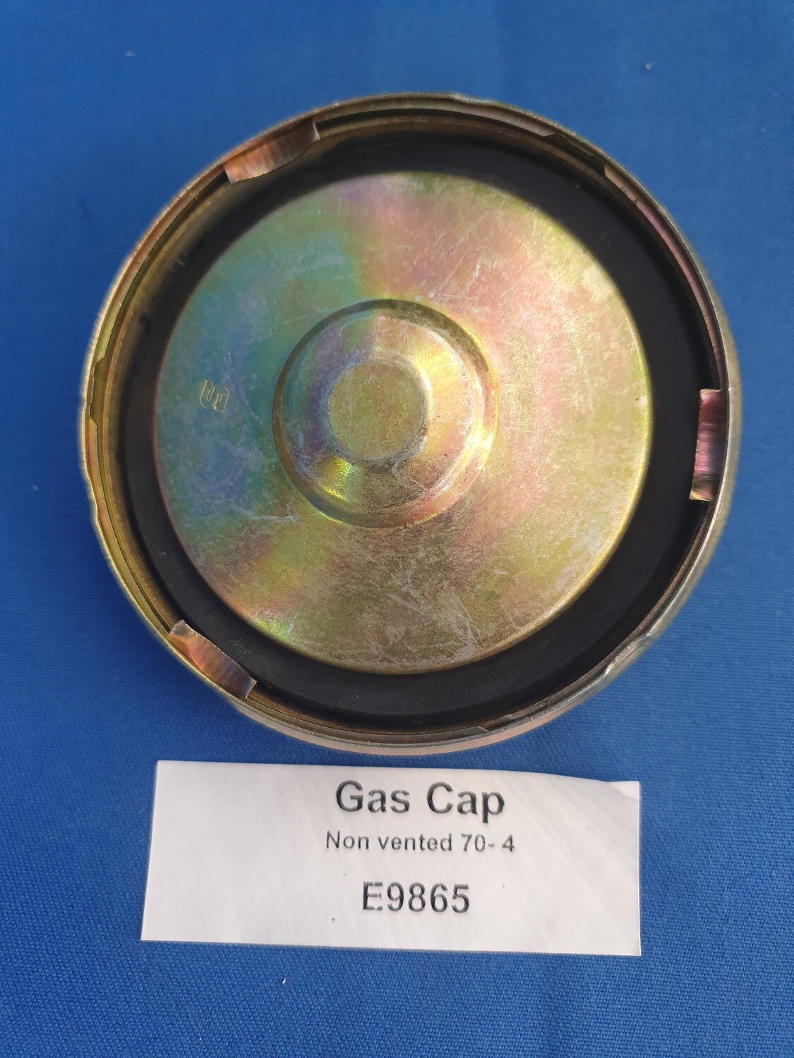 CAP-GAS-NON VENTED-ORIGINAL STYLE-70-74 (#E9865) 4D6