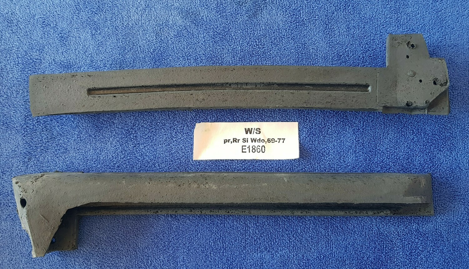 WEATHERSTRIP-REAR SIDE DOOR GLASS-4TH DESIGN-USA-PAIR-69L-77 (#E1860) 4B3