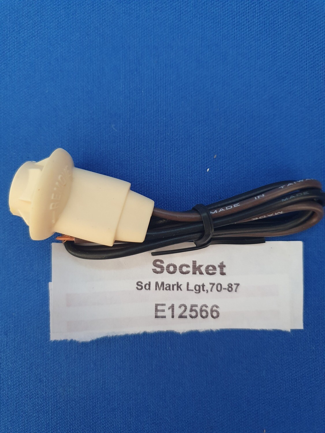 SOCKET-SIDE MARKER LAMP-STRAIGHT SOCKET-70-87 (#E12566) 1F2
