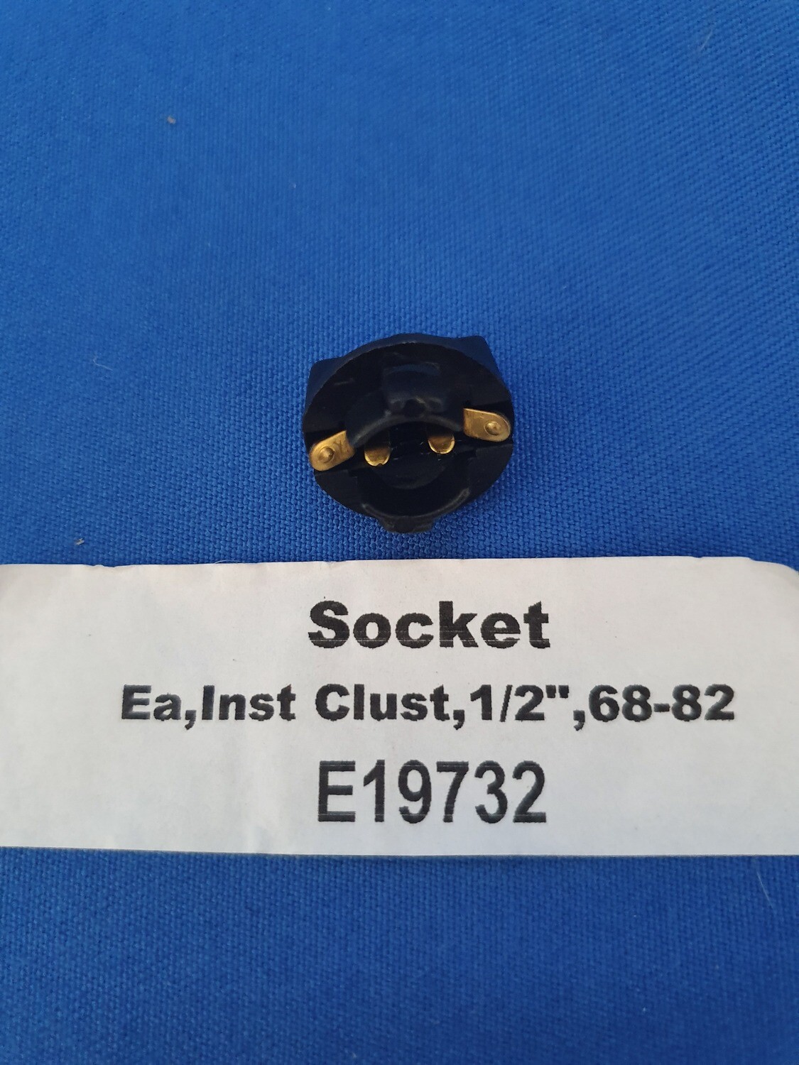 SOCKET-INSTRUMENT BULB-1/2 INCH HOLE-68-82 (#E19732) 1F2