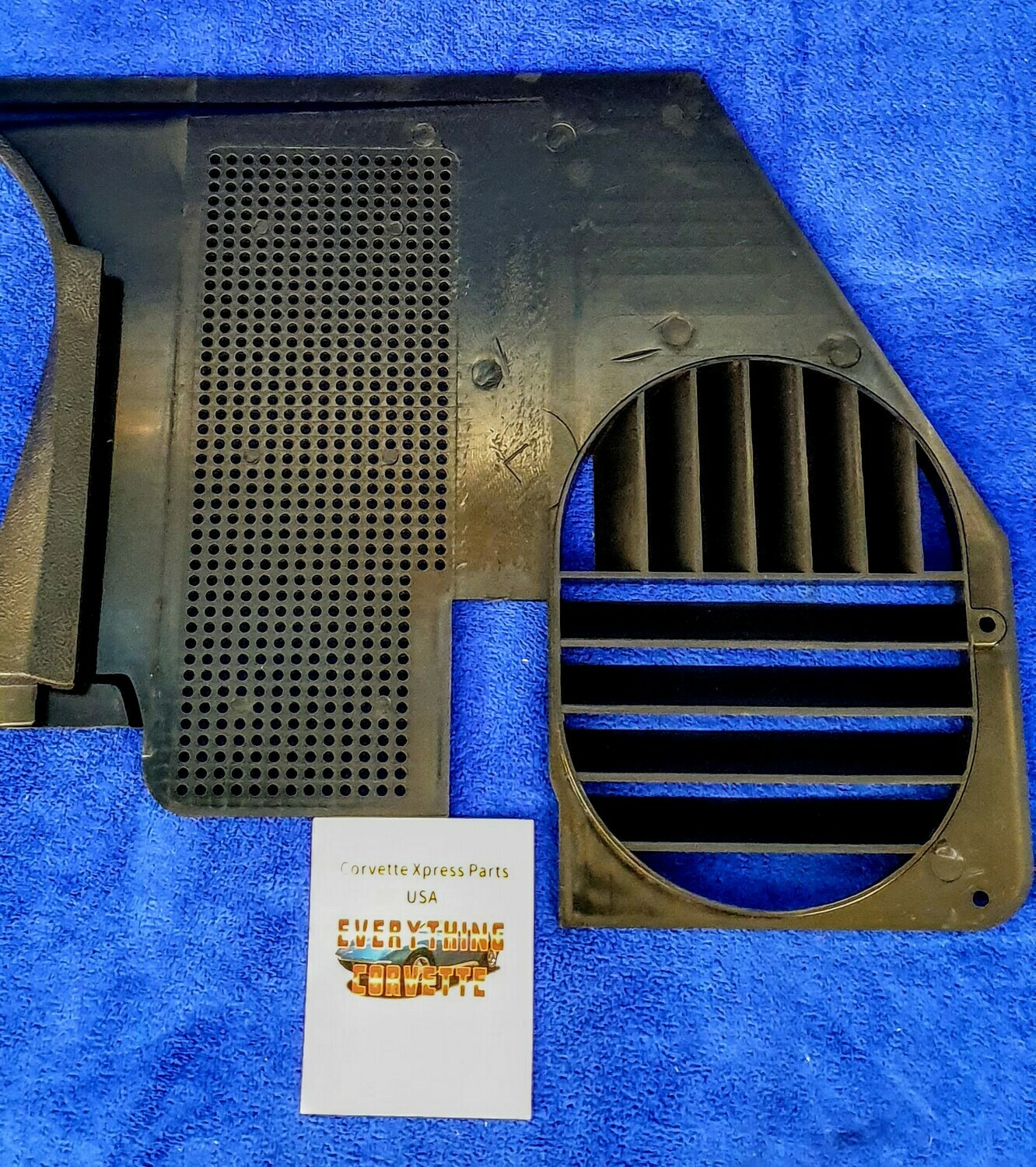 PANEL-KICK WITH VENT-BLACK-LEFT-68-77 (#E7984) 5E