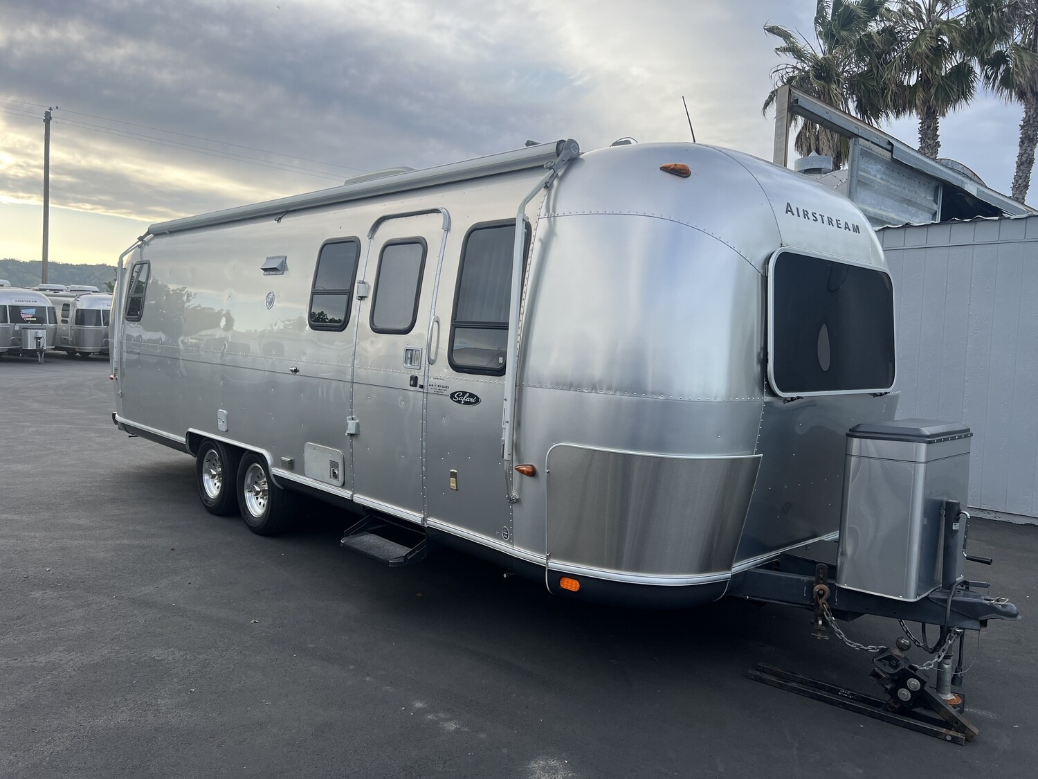 2004 AIRSTREAM SAFARI 28 WITH RARE SLIDE OUT....NOW AVAILABLE