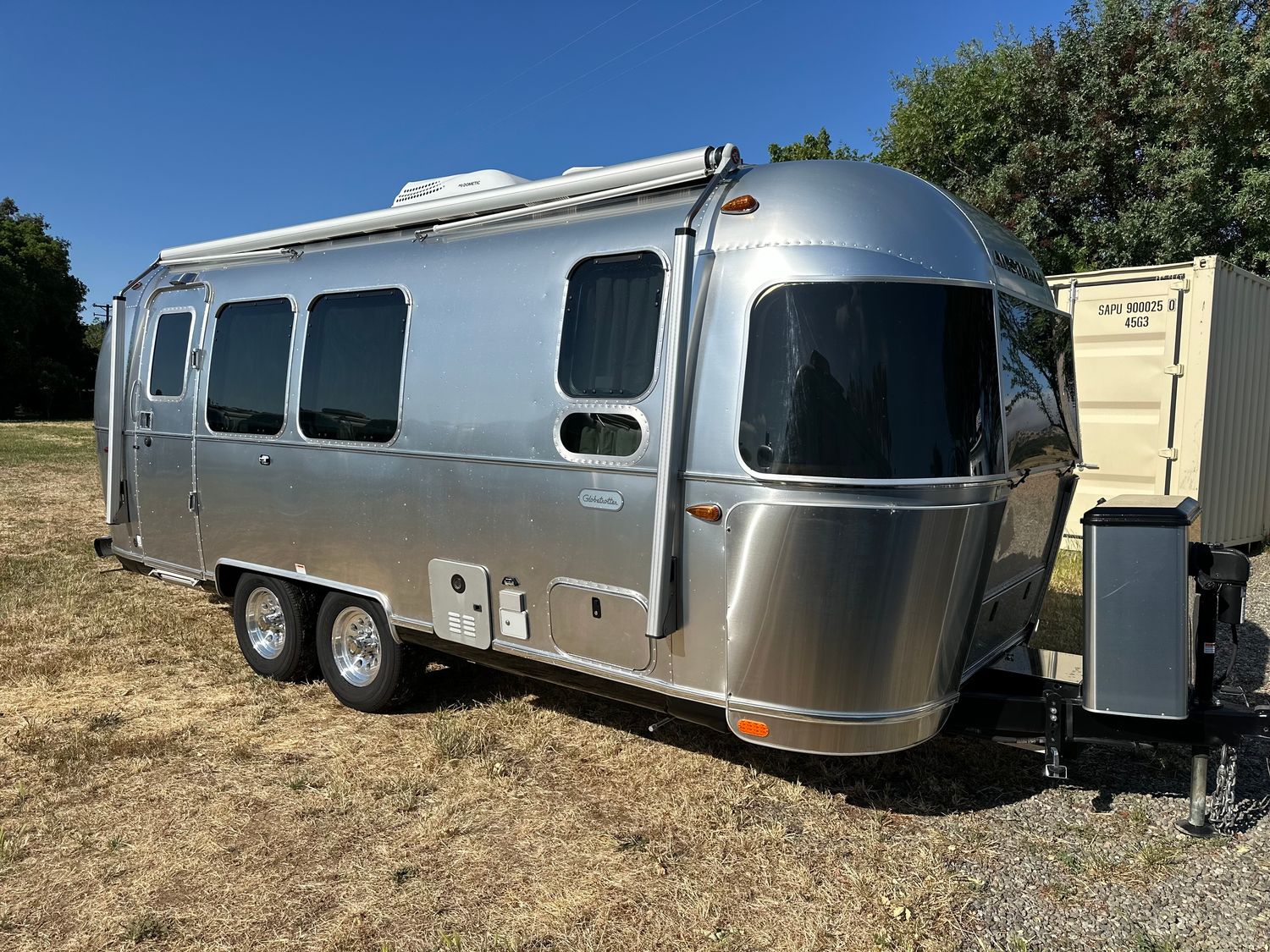2022 AIRSTREAM GLOBETROTTER 23FBT..*** New Arrival to Winters ***