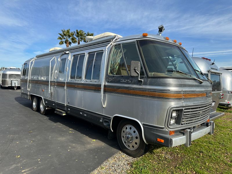1985 Airstream 325..."Classic Beauty Nicknamed Wally "