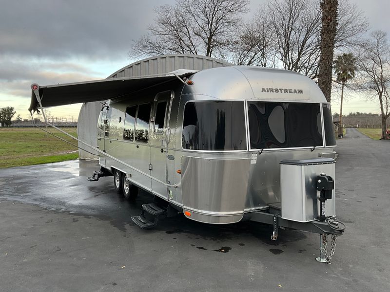 2015 Custom 2 Door Airstream Flying Cloud 28RBQ