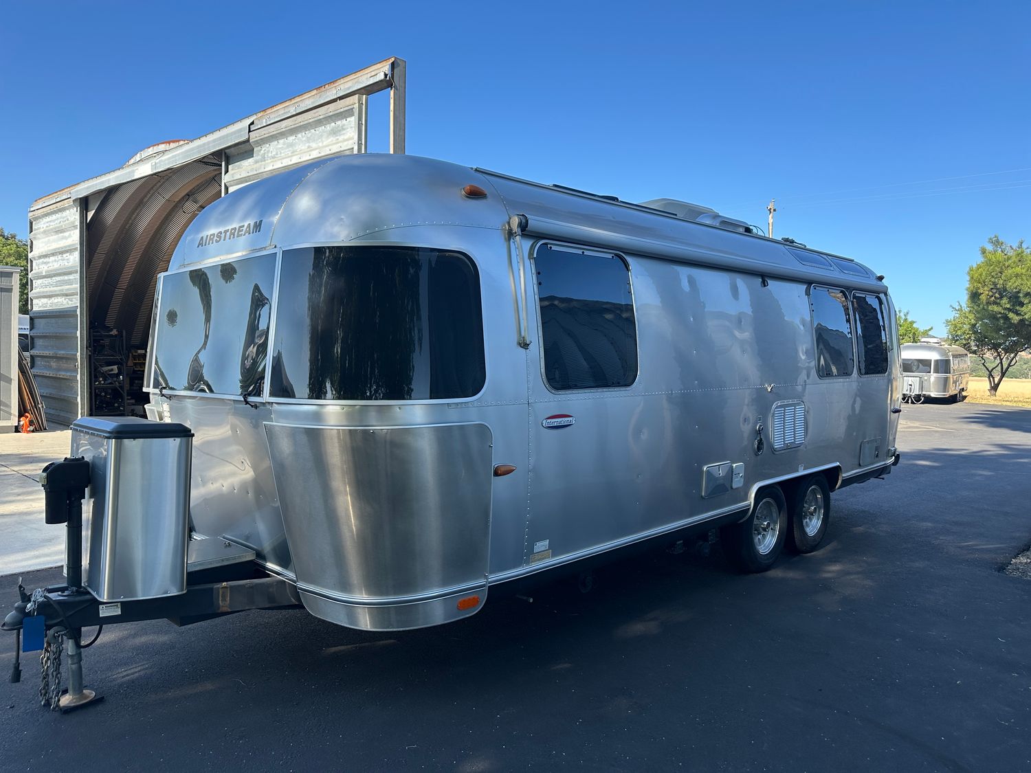 2008 Airstream International 25FBQ with updated Salsa leather and solar