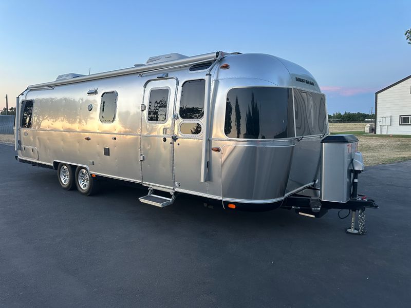 2020 Airstream Classic 30RBT with upgrades