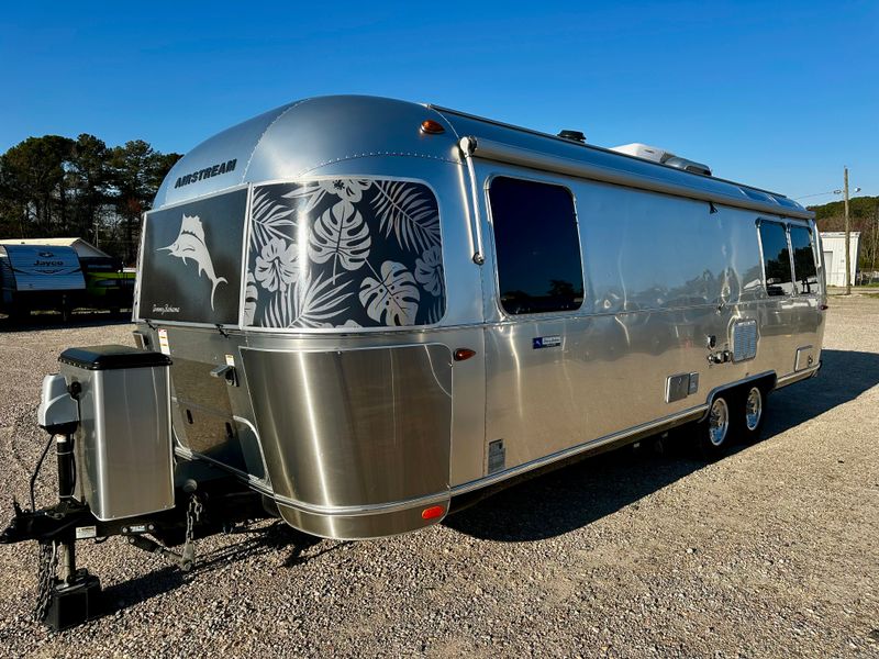 2017 Tommy Bahama 27FBQ with rear hatch