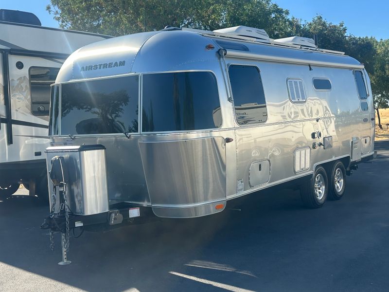 2019 Flying Cloud 25RBT "Rear Twin" All factory options ! Boondock Special with even more additional upgrades  !!