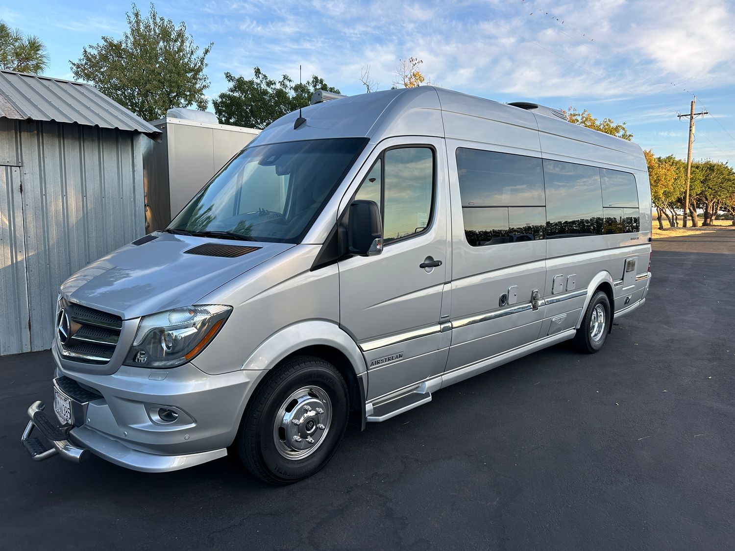 2017 Interstate Extended Grand Lounge  24
