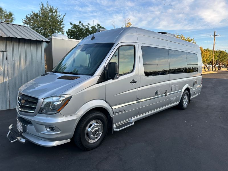 2017 Interstate Extended Grand Lounge  24